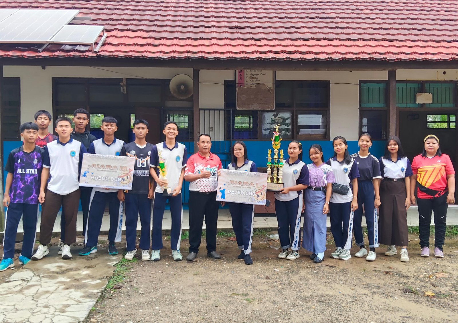 SMAN 1 Paku Meraih Juara 1 Voli Putri