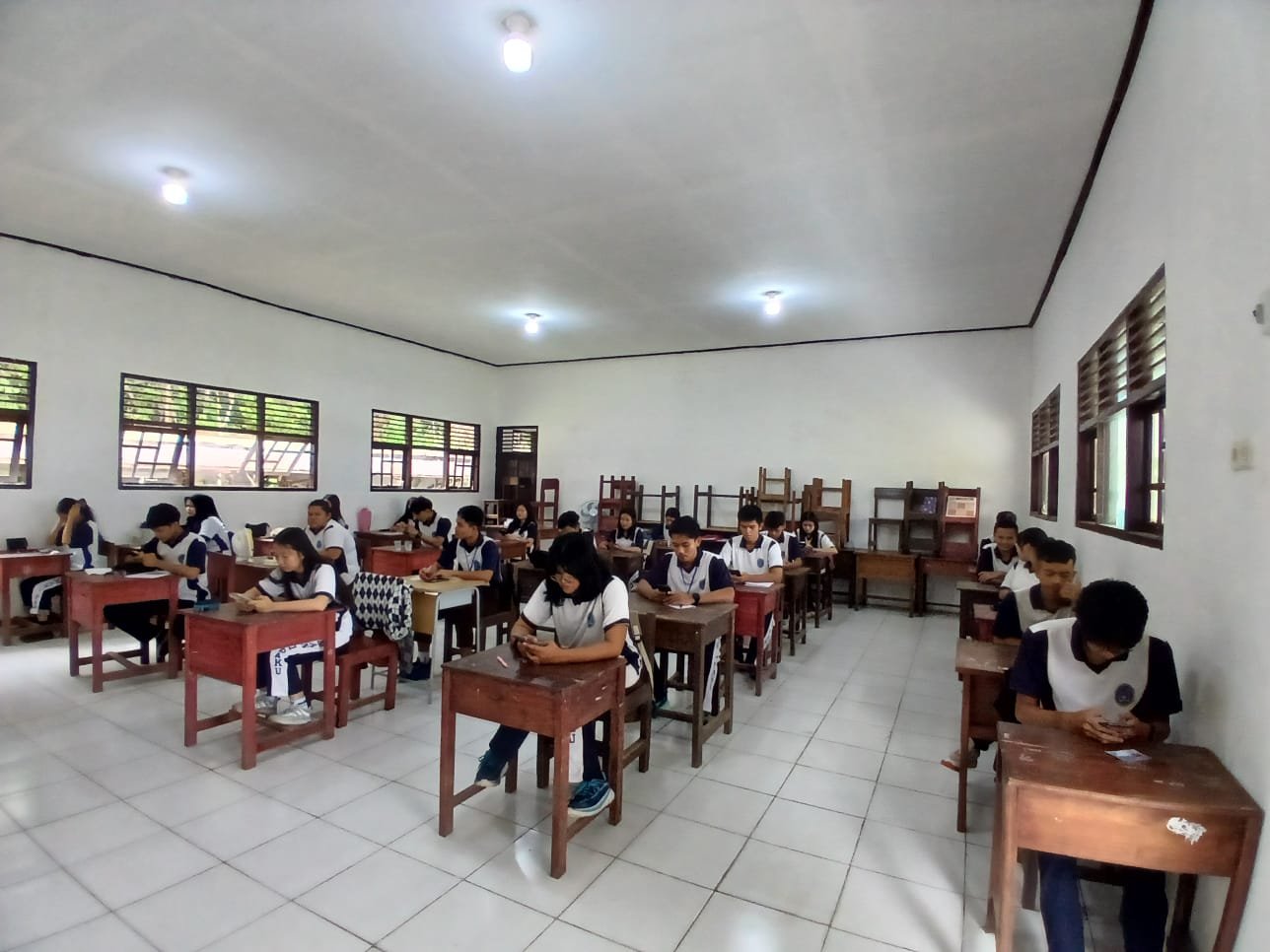Langkah Terakhir Menuju Masa Depan: Semangat Ujian Kelas XII!